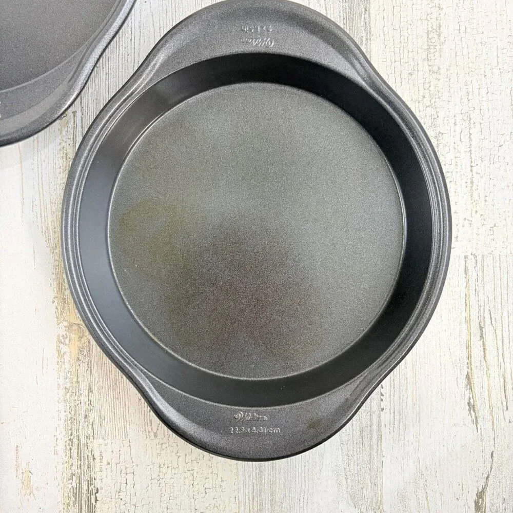 WILTON Nonstick Pans Set Of 2 Round Cake Pan 9 in  X 1.5 in Baking Pans